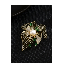 Classic Vintage Elegant One Leaf Knows the Autumn Hollow out Leaf Pearl brooch High grade copper micro inlaid corsage LXT0672H