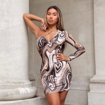 Single shoulder long sleeved water ripple printed buttocks wrapped dress D175994W